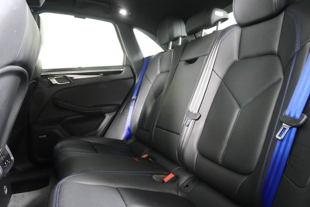 Used 2024 Porsche Macan AWD/4WD image 16