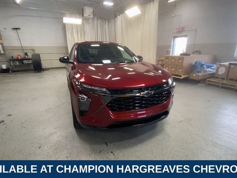 Used 2024 Chevrolet Trax RS w/ Driver Confidence Package FWD image 3