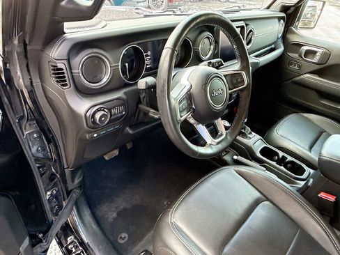 Used 2022 Jeep Wrangler Unlimited Sahara w/ Cold Weather Group image 10