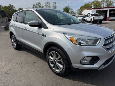 Used 2017 Ford Escape SE FWD image 12