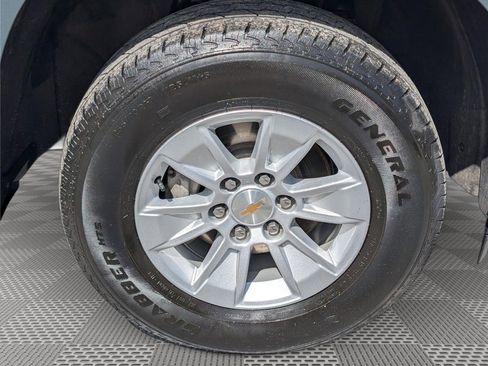Used 2025 Chevrolet Silverado 1500 LT AWD/4WD image 11