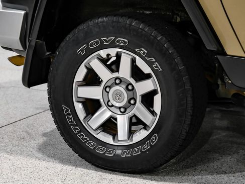 Used 2014 Toyota FJ Cruiser 4WD w/ Upgrade Package image 48