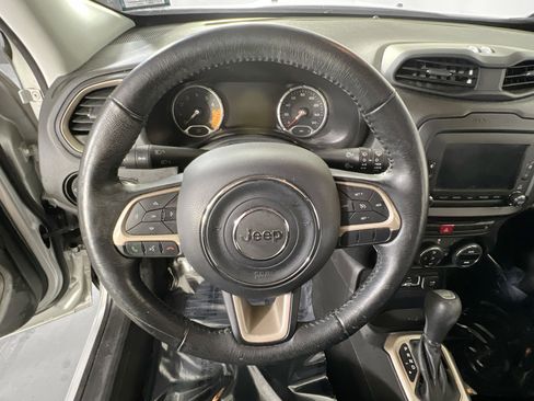 Used 2017 Jeep Renegade Latitude image 11