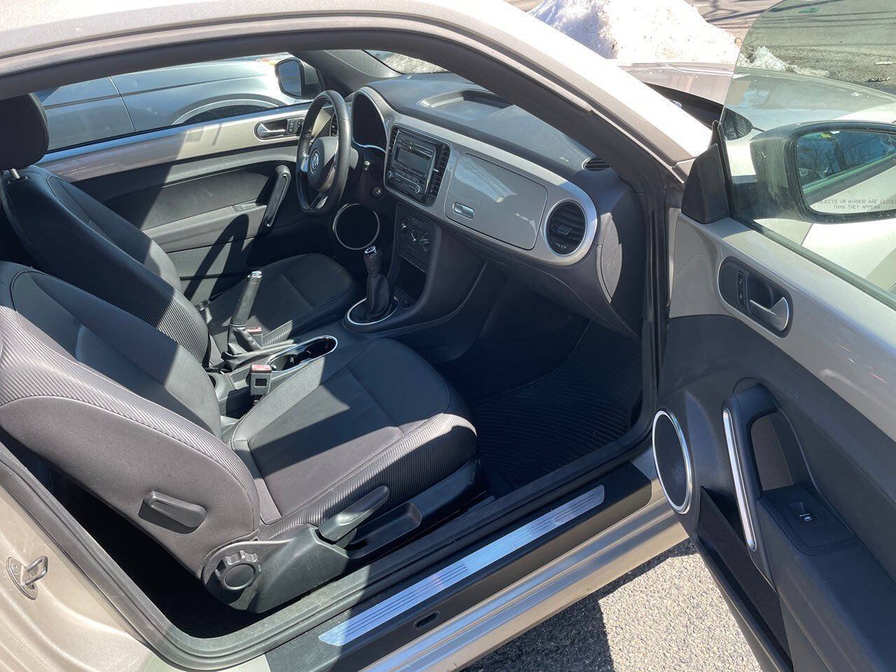 Used 2013 Volkswagen Beetle 2.5 FWD image 9