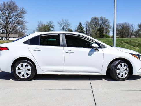Used 2023 Toyota Corolla LE FWD image 5