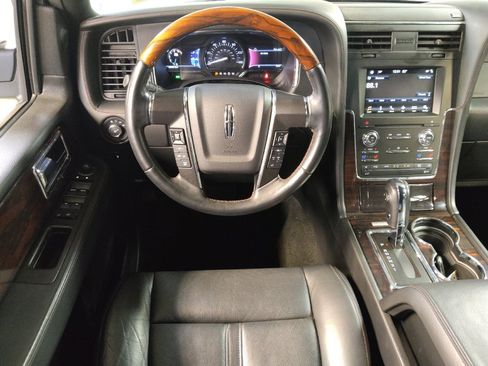 Used 2017 Lincoln Navigator Reserve RWD image 22