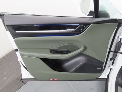 Certified 2024 Porsche Macan 4 Electric AWD/4WD image 35