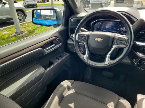 Used 2025 Chevrolet Silverado 1500 LT AWD/4WD image 14