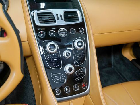 Used 2014 Aston Martin Vanquish Volante RWD image 42