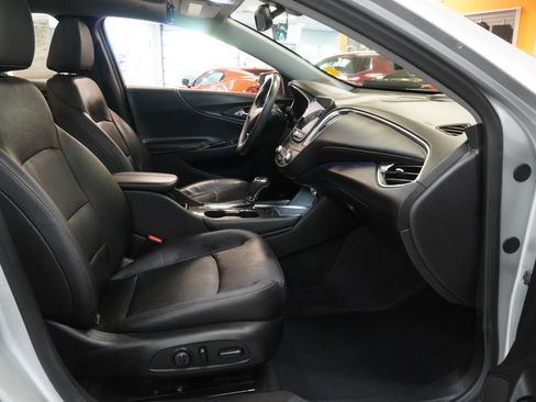 Used 2017 Chevrolet Malibu LT w/ Leather Package FWD image 36