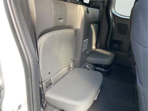 Used 2025 Nissan Frontier SV w/ SV Convenience Package AWD/4WD image 34