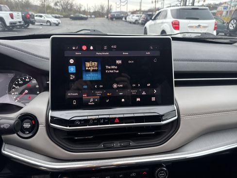 Used 2022 Jeep Compass Limited image 23