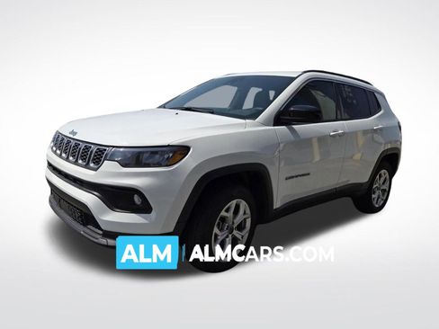 Used 2025 Jeep Compass Latitude AWD/4WD image 1
