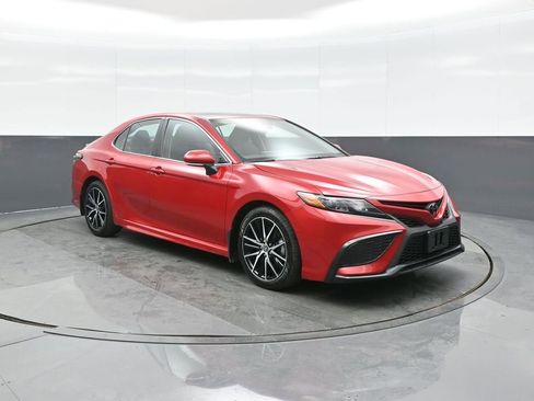 Certified 2023 Toyota Camry SE image 1