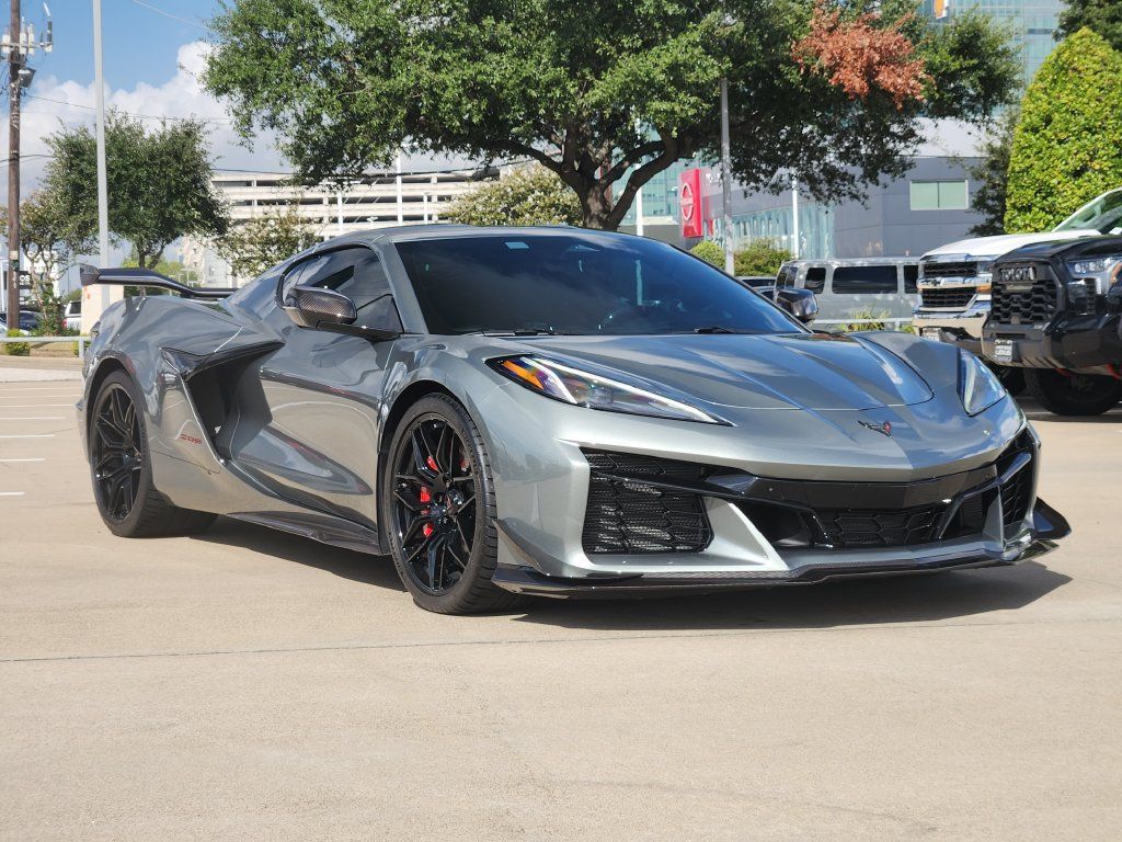 Used 2024 Chevrolet Corvette Z06 w/ Z07 Performance Package RWD image 3