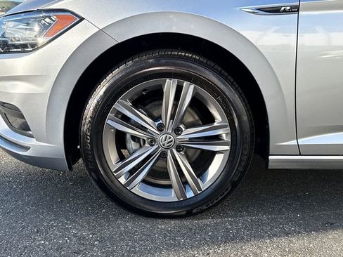 Used 2019 Volkswagen Jetta R-Line w/ R-Line Cold Weather Package image 4