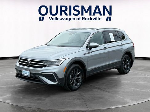 Used 2024 Volkswagen Tiguan SE AWD/4WD image 2