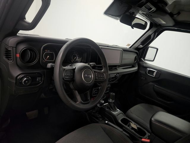 Used 2025 Jeep Wrangler Unlimited Rubicon AWD/4WD image 18