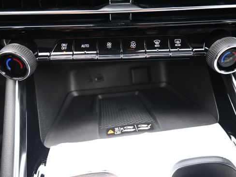 New 2026 Chevrolet Traverse LT w/ Sun and Wheel Package FWD image 16