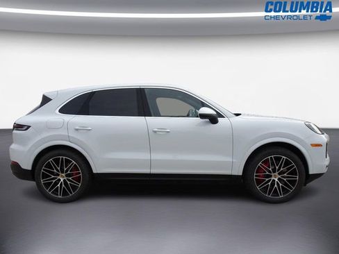 Used 2024 Porsche Cayenne S AWD/4WD image 2