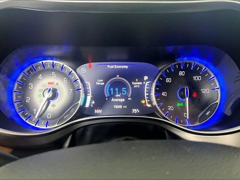 Used 2017 Chrysler Pacifica Limited w/ UConnect Theater Package FWD image 20