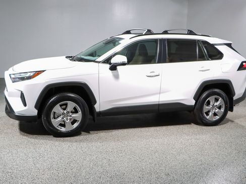 Used 2024 Toyota RAV4 XLE w/ Convenience Package FWD image 11