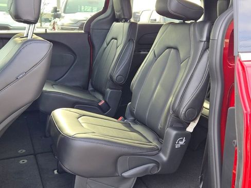 New 2026 Chrysler Pacifica Select image 18