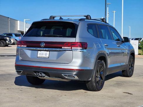 New 2024 Volkswagen Atlas SE image 3