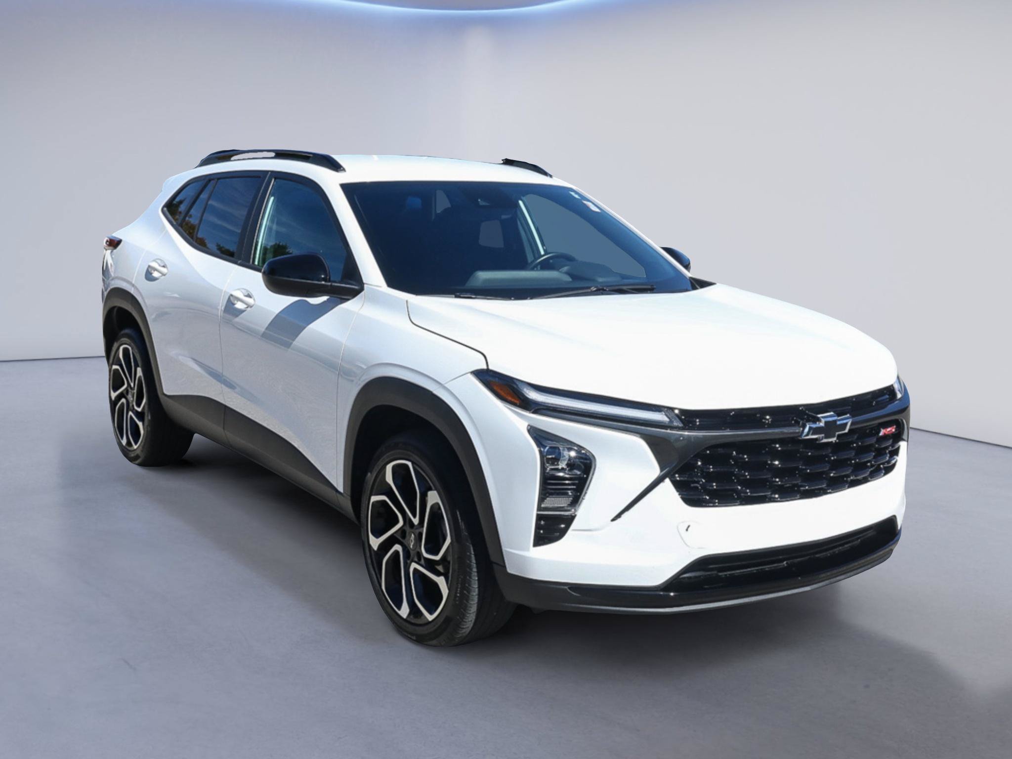 Used 2025 Chevrolet Trax RS FWD image 1