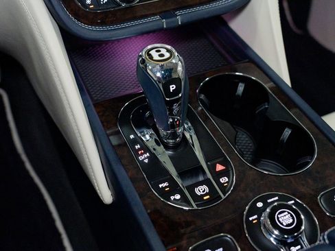 Used 2020 Bentley Bentayga V8 image 60