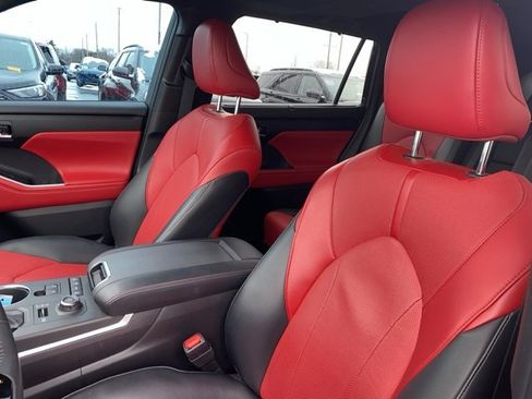 Used 2022 Toyota Highlander XSE image 22