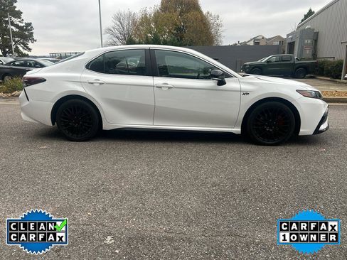 Used 2024 Toyota Camry SE image 2