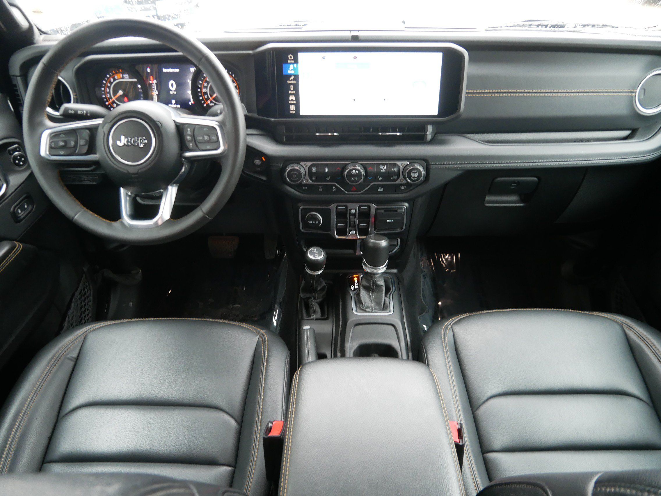 Used 2024 Jeep Wrangler Unlimited Sahara AWD/4WD image 7