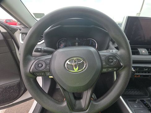 Used 2025 Toyota RAV4 XLE AWD/4WD image 9