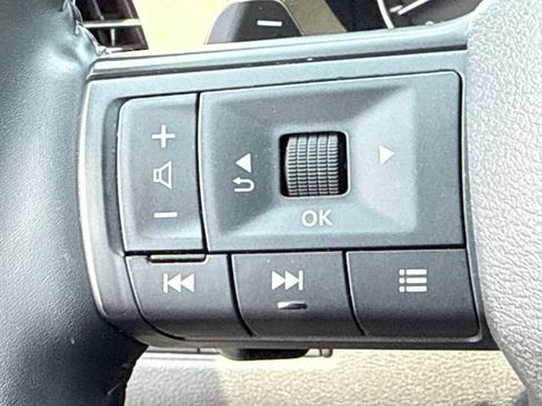 Used 2025 Nissan Rogue SV FWD image 26