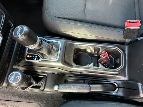 Used 2018 Jeep Wrangler Unlimited Sport S image 18