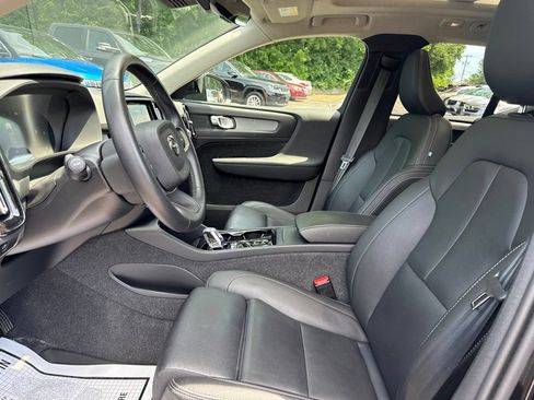Used 2025 Volvo XC40 B5 Plus w/ Protection Package Premier AWD/4WD image 9