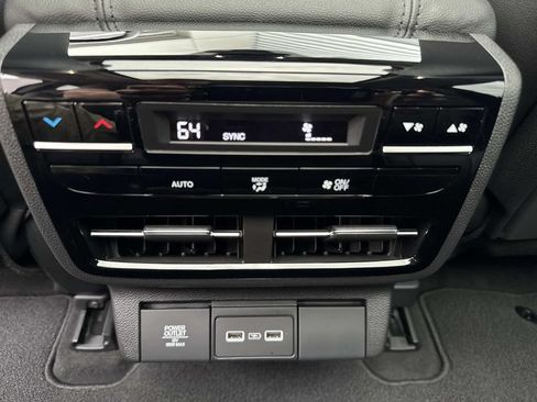 Used 2024 Acura MDX SH-AWD image 17
