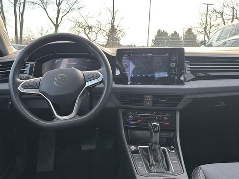 Used 2025 Volkswagen Jetta SE image 13