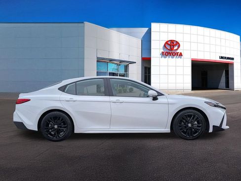 Used 2026 Toyota Camry SE FWD image 8