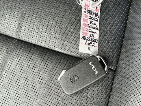 Used 2022 Kia Telluride EX w/ EX Premium Package image 31