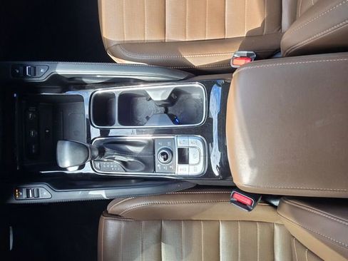 Used 2021 Kia Telluride SX w/ SX Prestige Package image 45