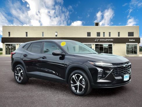 Used 2024 Chevrolet Trax RS FWD image 1