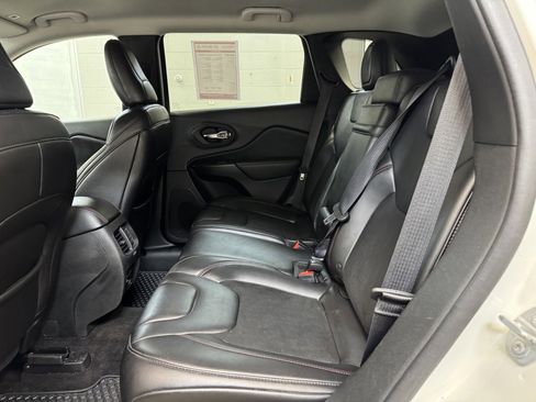 Used 2019 Jeep Cherokee Trailhawk w/ Cold Weather Group image 15