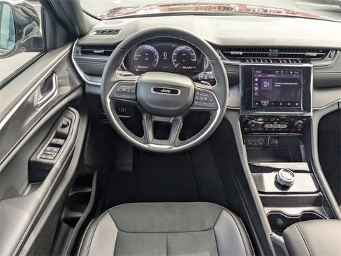 New 2025 Jeep Grand Cherokee Altitude image 16