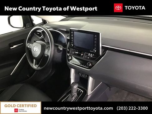 Used 2022 Toyota Corolla Cross XLE image 22