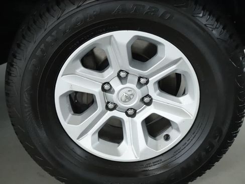 Certified 2024 Toyota 4Runner SR5 Premium w/ Moonroof Package AWD/4WD image 10