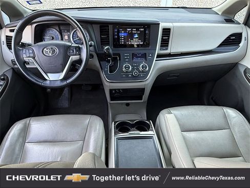 Used 2017 Toyota Sienna XLE image 11