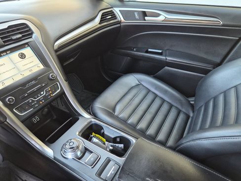 Used 2019 Ford Fusion SEL FWD image 13