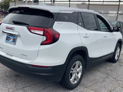 Used 2024 GMC Terrain SLE image 4